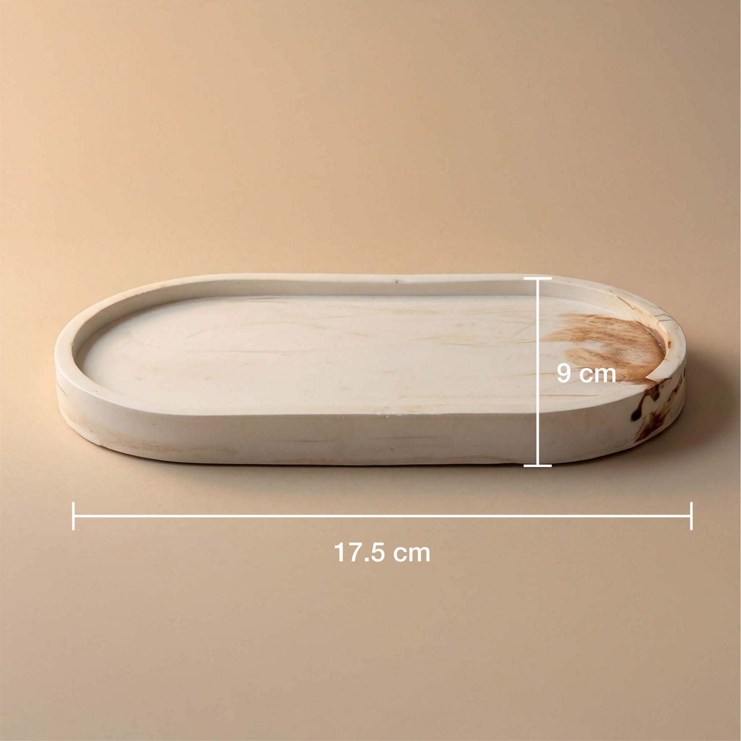 17.5 cm ilgio ir 9 cm pločio padėklo išmatavimai.