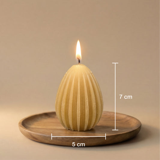 Briaunuotos bičių vaško žvakės išmatavimai: 7 cm aukštis ir 5 cm plotis.