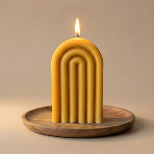 Natūralaus geltono vaško žvakė, stilizuotos vaivorykštės formos (arka)