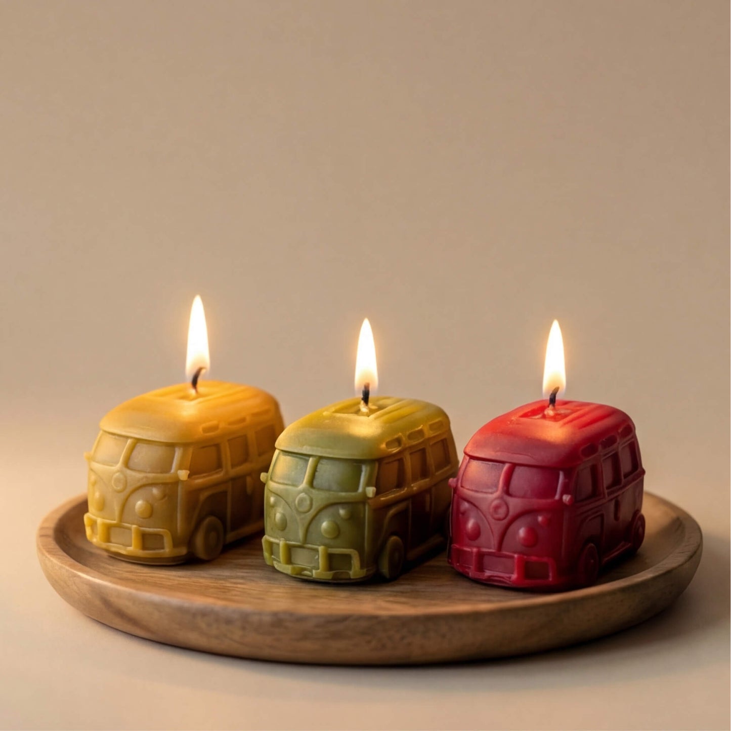 Retro autobusiuko formos žvakių rinkinys. Geltona, žalia ir raudona – žaisminga Lietuvos trispalvė
